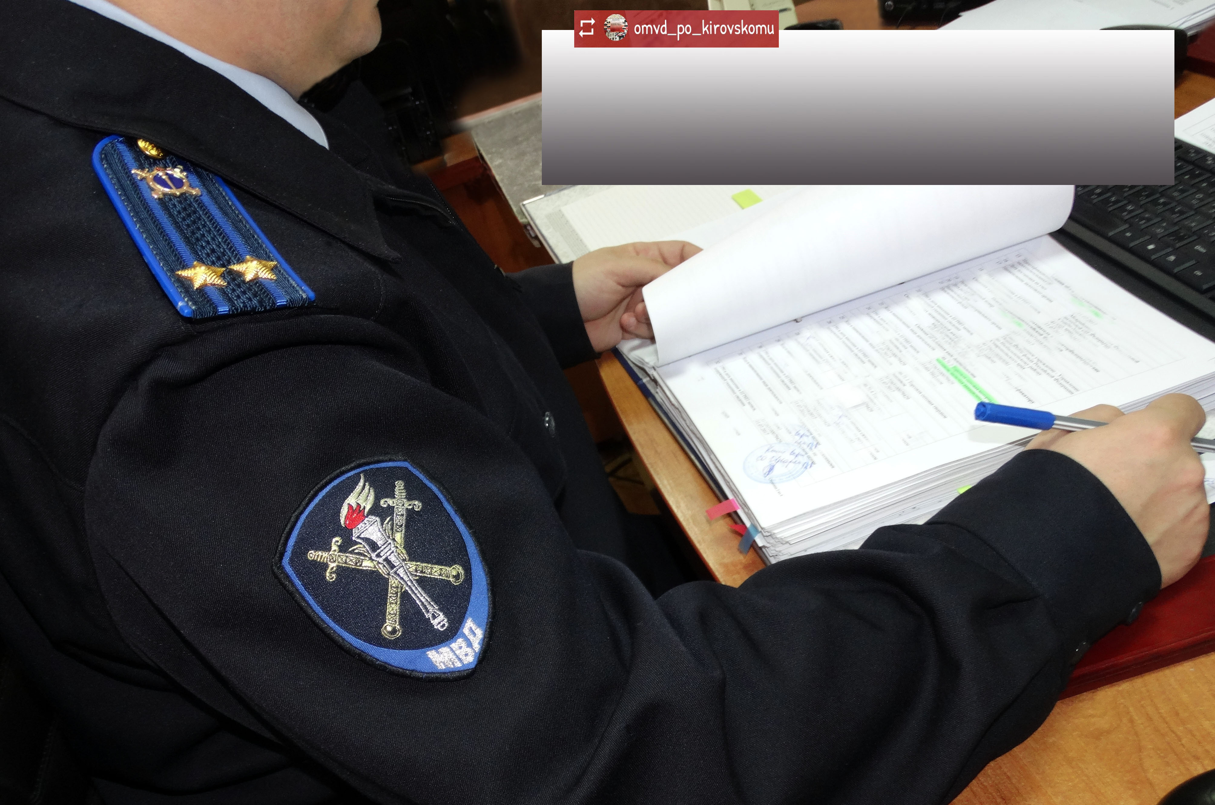 В Кировском округе местная жительница стала фигуранткой уголовного дела, забрав себе оставленный в такси телефон.