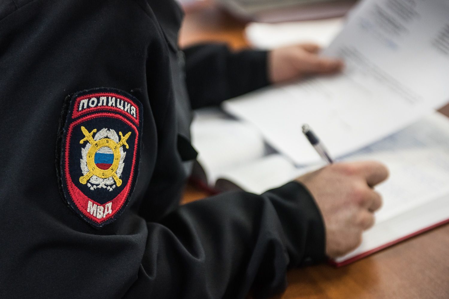 Сотрудники кировской полиции установили подозреваемого в краже музыкальной колонки.