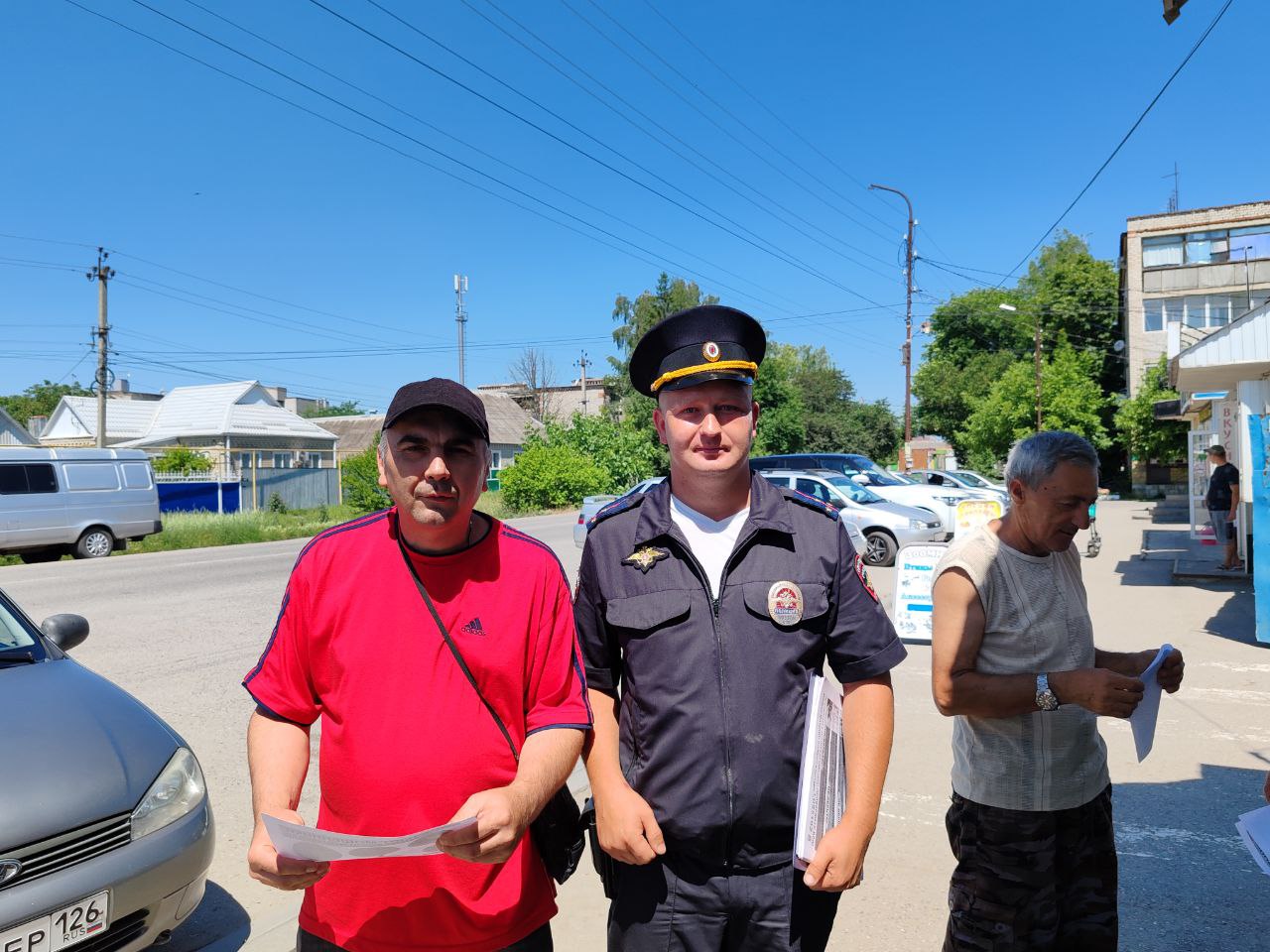 В Кировском округе полицейские напомнили местным жителям о том, как не попасться на уловки телефонных мошенников.