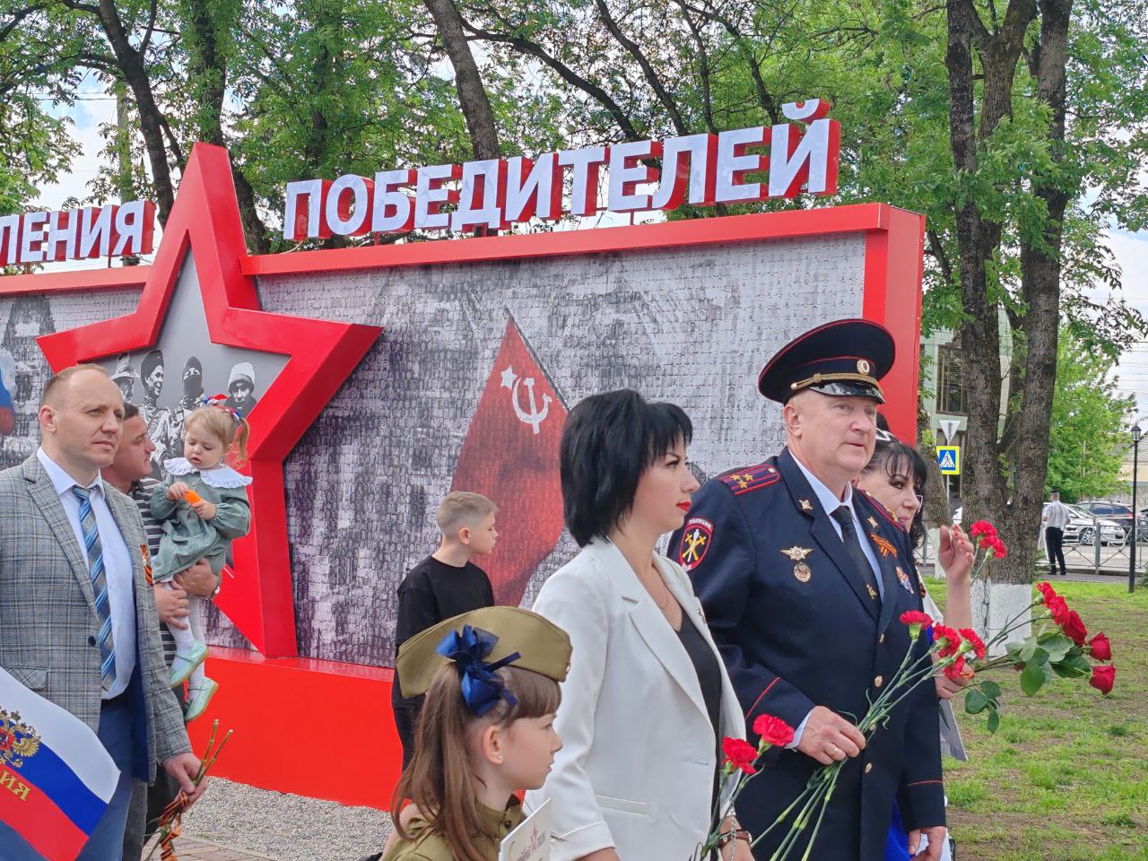 Сотрудники полиции Кировского округа приняли участие в шествии «Бессмертный полк».