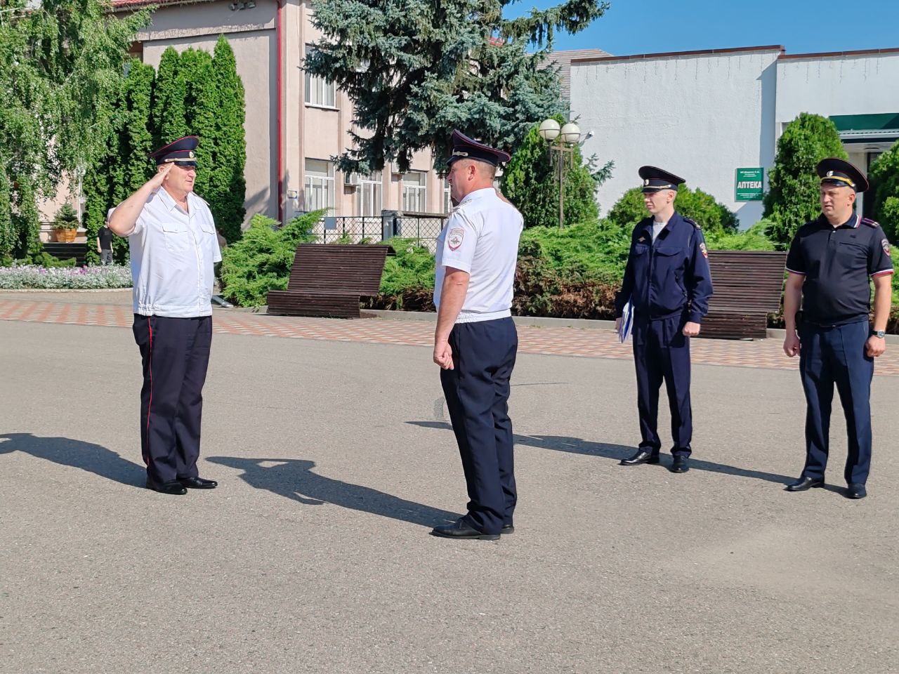 В Кировском округе прошел открытый строевой смотр.