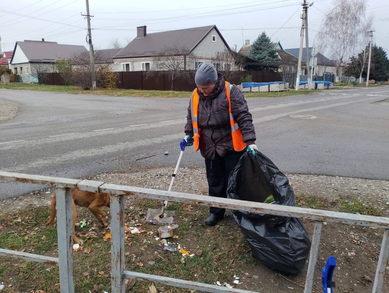 В эти теплые осенние дни город Новопавловск преображается благодаря стараниям сотрудников МКУ «Зелёный город»..