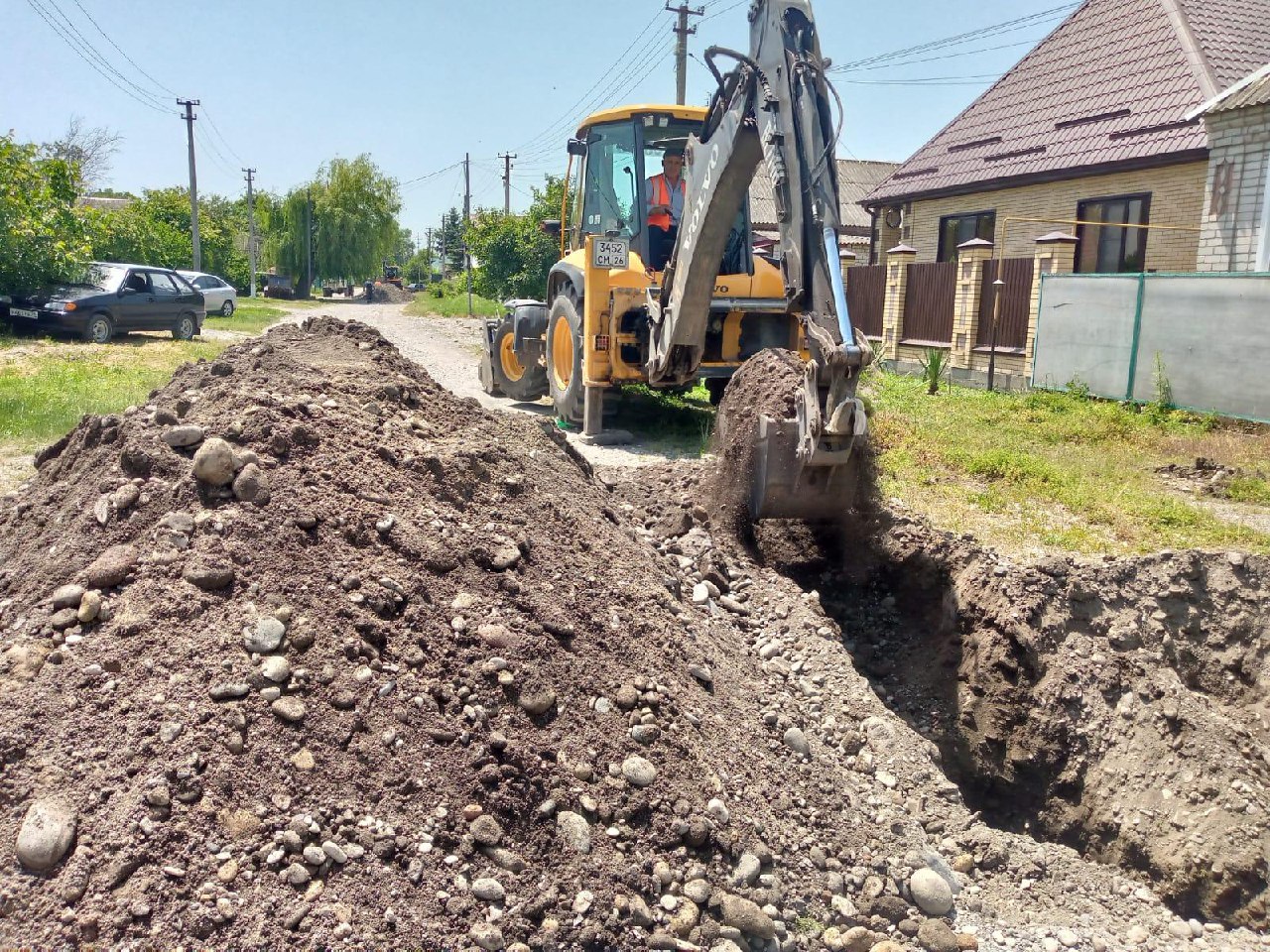 В станице Марьинской подключают абонентов к новому водопроводу.