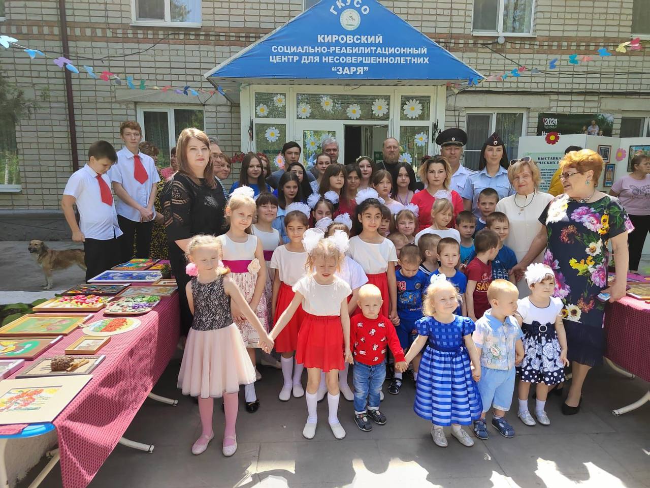 В рамках празднования Дня защиты детей заместители главы администрации навестили и поздравили семьи Кировского округа и воспитанников социально-реабилитационного центра для несовершеннолетних «Заря»..