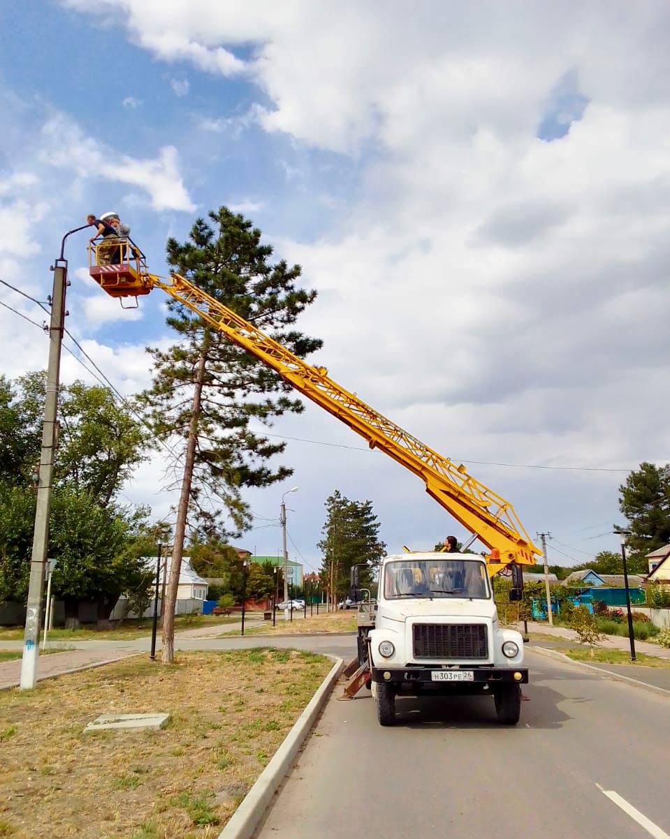 На улице Степной выполняются работы по подключению уличного освещения..