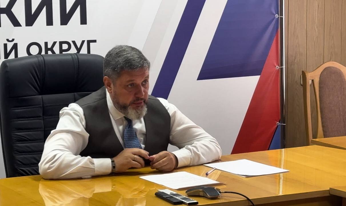 Глава Кировского округа совещание с начальниками отделов администрации и главами территориальных отделов..