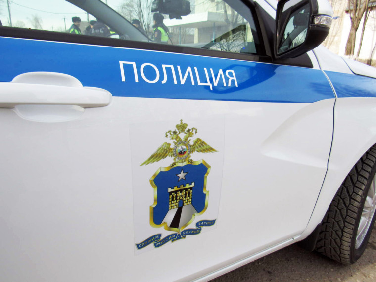 В Кировском округе полицейские установили мужчину, похитившего деньги с найденной банковской карты. В Кировском округе полицейские установили мужчину, похитившего деньги с найденной банковской карты.