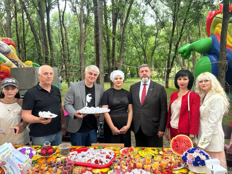 Вячеслав Сергеевич Коршун, министр молодежной политики Ставропольского края, поддержал все инициативы молодежи и принял участие в мероприятиях, организованных нашими талантливыми студентами.. Вячеслав Сергеевич Коршун, министр молодежной политики Ставропольского края, поддержал все инициативы молодежи и принял участие в мероприятиях, организованных нашими талантливыми студентами..