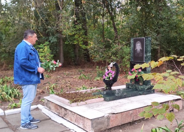 На прямую линию главы КМО поступило обращение нашего жителя о 120-летии со дня рождения Андрея Васильевича Чухно, о состоянии памятника на его могиле.. На прямую линию главы КМО поступило обращение нашего жителя о 120-летии со дня рождения Андрея Васильевича Чухно, о состоянии памятника на его могиле..
