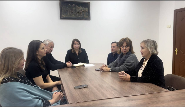 Кировский округ посетила Президент Палаты бизнеса Северного Кавказа Лариса Георгиевна Карташова, которая также является депутатом думы города Пятигорска.. Кировский округ посетила Президент Палаты бизнеса Северного Кавказа Лариса Георгиевна Карташова, которая также является депутатом думы города Пятигорска..